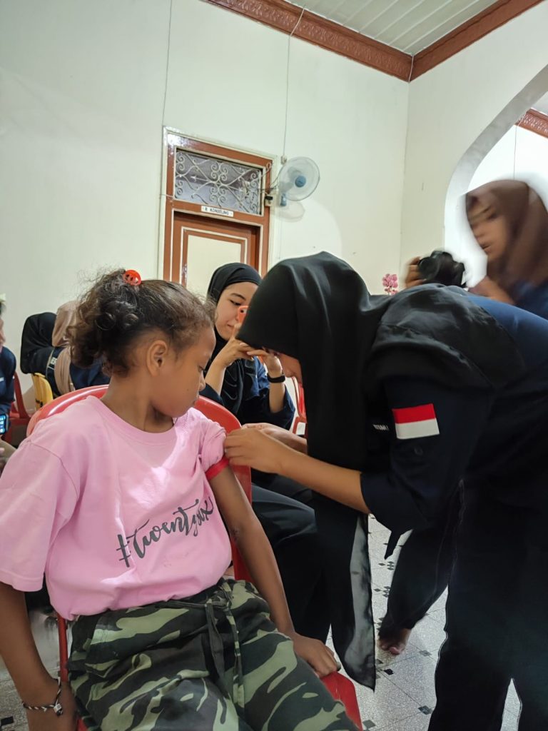 Pengabdian Masyarakat: Pemeriksaan Fisik pada Anak dan Skrining PTM pada Remaja di Panti Asuhan Putri Elim